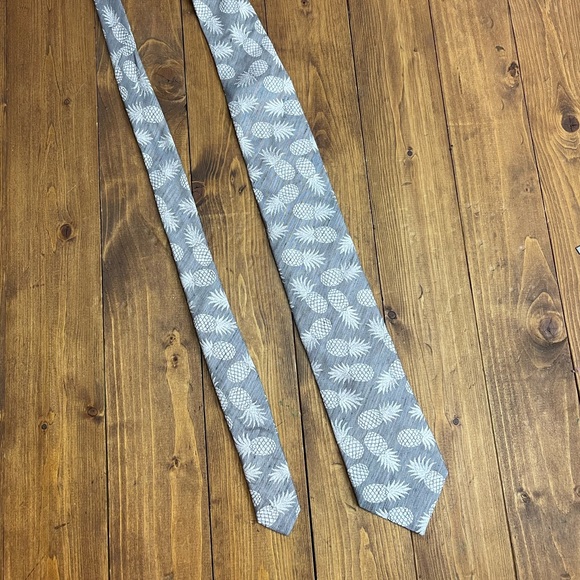 Paul Fredrick silk and linen gray pineapple tie - Picture 1 of 3